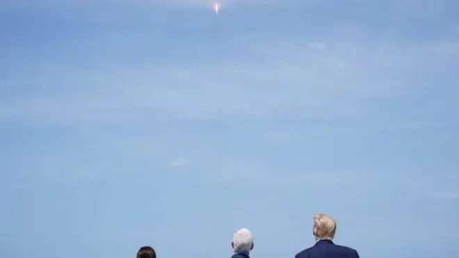 Президент та віцепрезидент США спостерігають за запуском