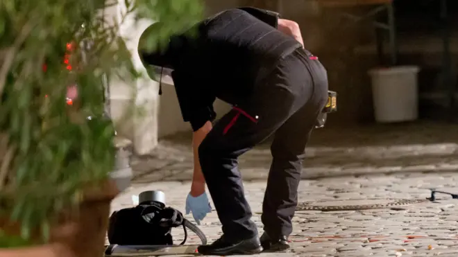 Полицейский ведет следствие в Ансбахе