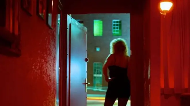 مشروع القانون يسعى إلى مقاضاة المواقع التي تشجع إعلانات الاتجار بالجنس