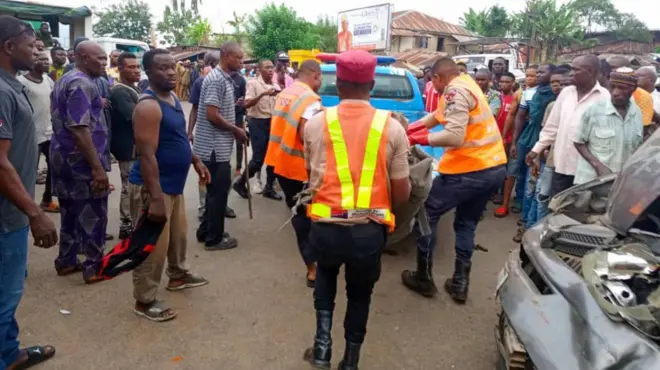 Awon osise FRSC nibi ijamba oko naa