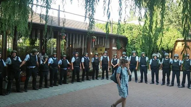 Полиция заявила о незаконности действий протестующих и начала задержания