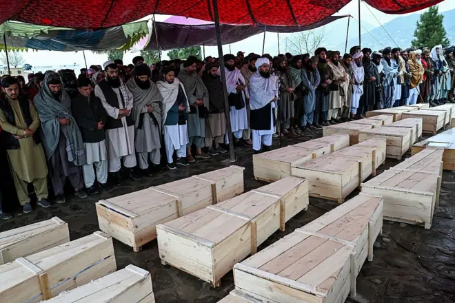 د روږدو کسانو درملنې پر مرکز د پاکستان برید کې د ځینو وژل شویو کسانو جنازه پر چهارشنبه کابل کې ادا شوه.