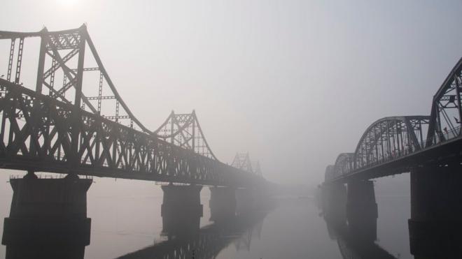 中國周四表示希望同朝鮮成為好鄰居（圖為中國丹東與朝鮮接壤的鴨綠江大橋）。