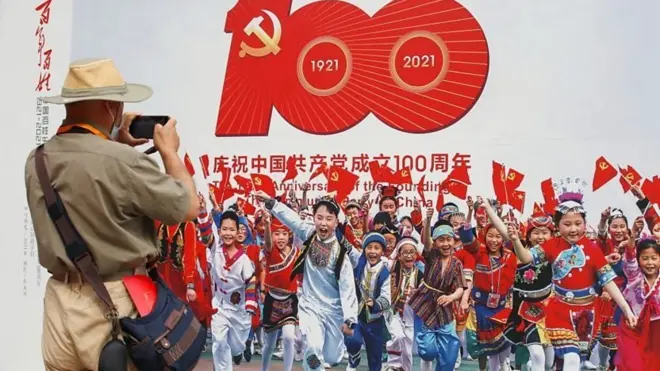 حکومت چین از جشن صد سالگی تاسیس حزب کمونیست برای تقویت جایگاه این حزب در میان مردم استفاده می‌کند