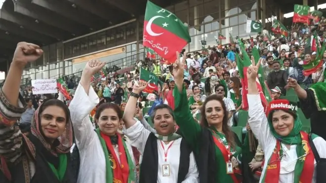 پی ٹی آئی، جلسہ، خواتین