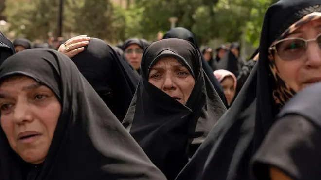 ईरान में अब ऐसे लोगों को गिरफ़्तार करके सज़ा दी जा रही है जिन पर जासूसी का शक है