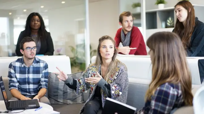 Berpura-pura peduli di tempat kerja bisa menjadi keterampilan berharga - selama digunakan dengan bijak.