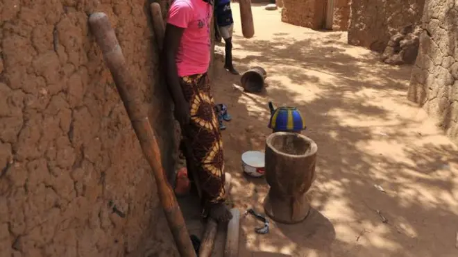 Obinrin to dúró ti odó