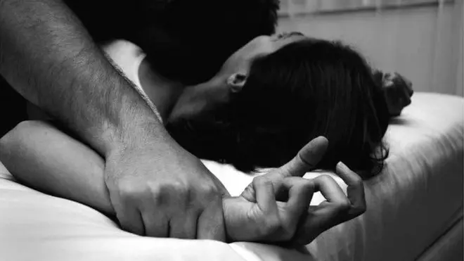 Ọkunrin to n fi ipa ba obinrin lo pọ