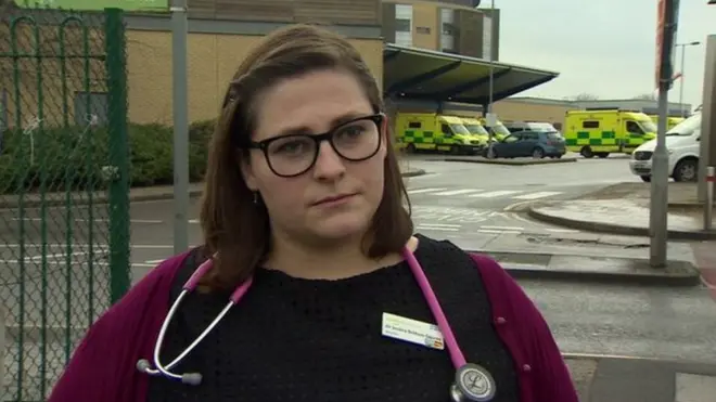 在急诊工作的布里顿-乔治医生说，被患者打已经成了医院员工休息室里聊的老段子了。