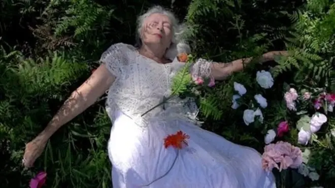 أيلين كما تظهر في فيلم "ذا ليدي أوف ذا هورايزن" عام 2020