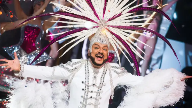 Рейтинги новогодних эфиров телеканалов показывают: россияне все меньше смотрят праздничные концерты со звездами эстрады