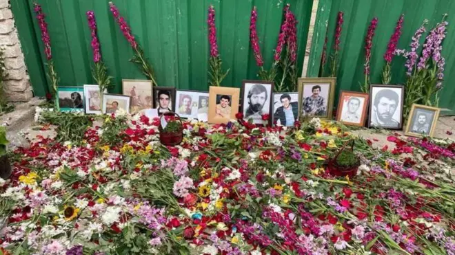 عکس‌های اعدام شده‌ها پشت درهای بسته گورستان خاوران