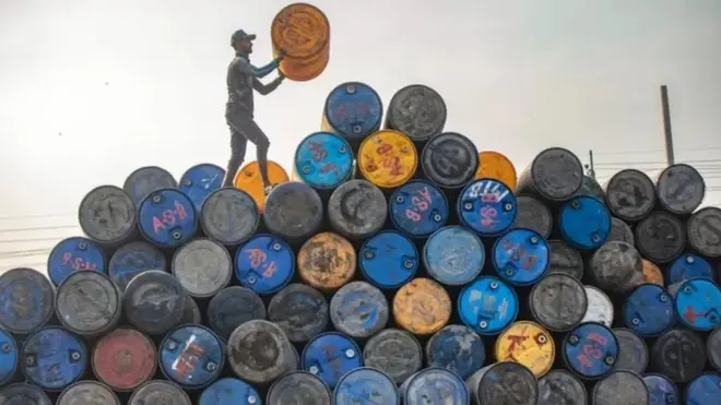 با اینکه نفت روسیه تحریم نیست بعضی از خرید نفت این کشور خودداری میکنند