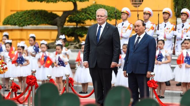 Thủ tướng Việt Nam Nguyễn Xuân Phúc chào đón Thủ tướng Úc Scott Morrison tại Hà Nội hôm 23/8/2019