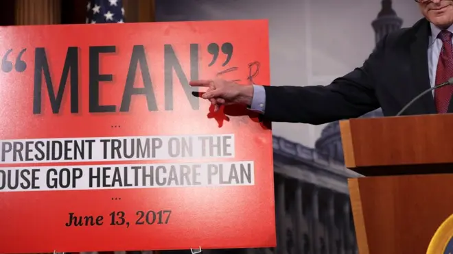 Одобренную палатой представителей версию законопроект президент Трамп по словам сенатора Чарльза Шумера назвал "злой"