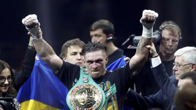 31-річний Усик продовжив свій кар'єрний рекорд, провівши 14 боїв без жодної поразки