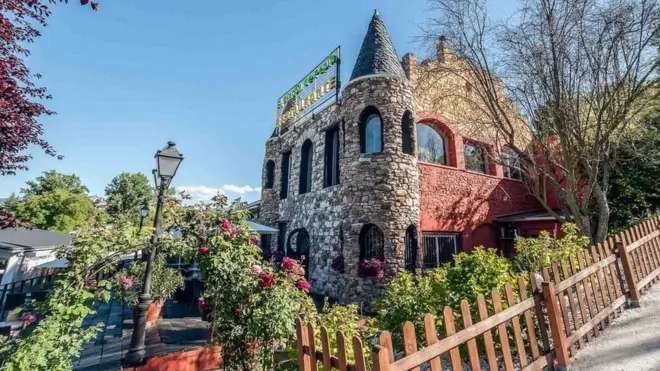 ریستوران کو شادی کی ایک تقریب کے لیے بک کرایا گیا تھا