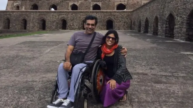 معذور کارکن سلل چترویدی سنہ 1984 سے ہی وہیل چیئر استعمال کر رہے ہیں