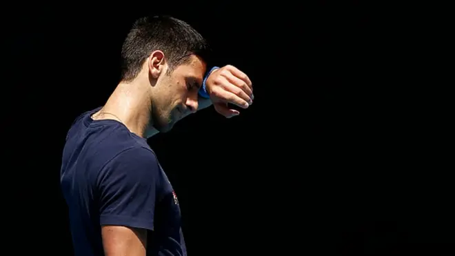 Новак Джокович продолжает тренировки перед Australian Open в ожидании решения министра по делам миграции