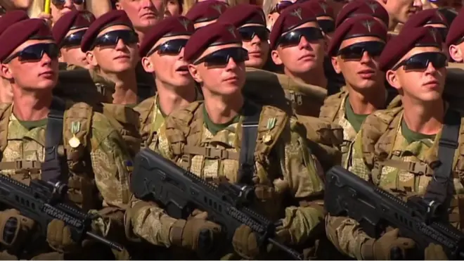 "Слава Україні – це ідентифікація". Рада узаконила нове вітання у війську