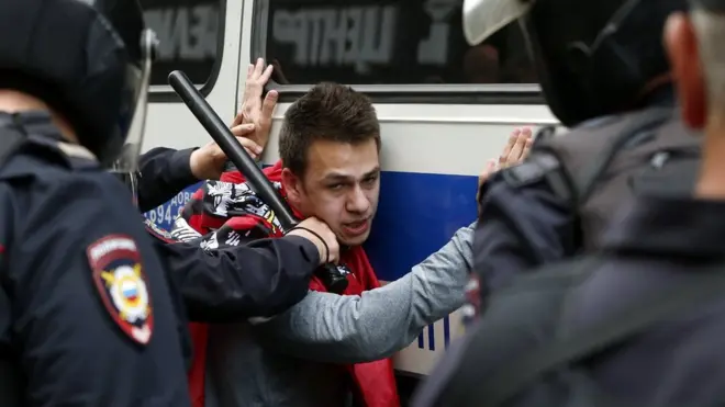 La policía detiene a un joven