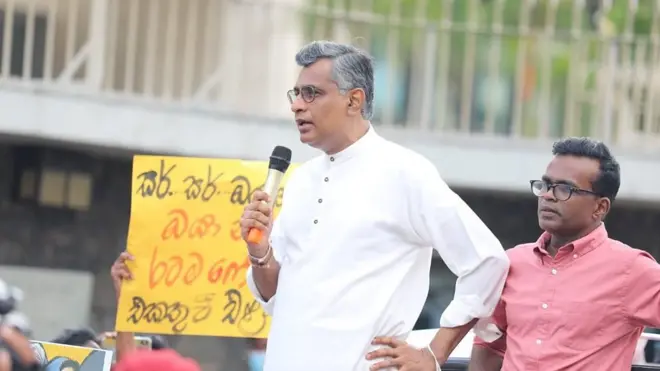 නායකත්වය දීමට සුදානම් බව පාඨලී චම්පික කියයි