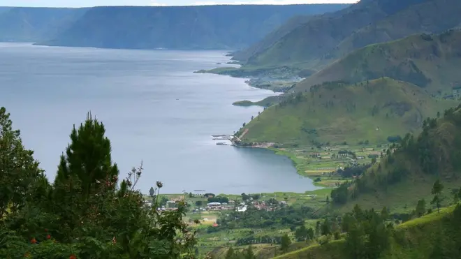 Danau Toba, salah satu yang diprioritaskan sebagai 10 Bali Baru oleh pemerintah Indonesia.