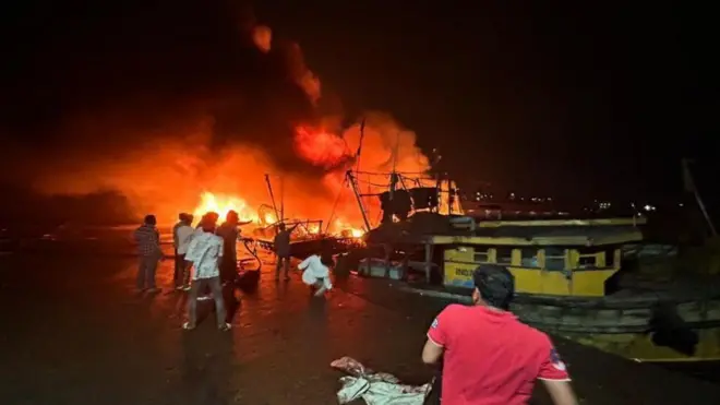 విశాఖ హార్బర్‌లో అగ్ని ప్రమాదం