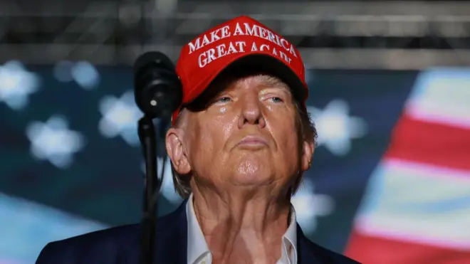 डोनाल्ड ट्रंप