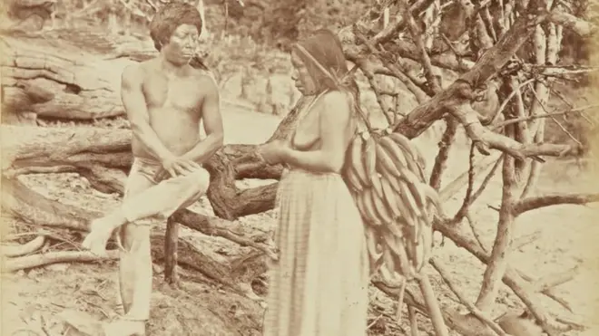 মিরানহা জাতিগোষ্ঠীর এক নারী ও পুরুষ।