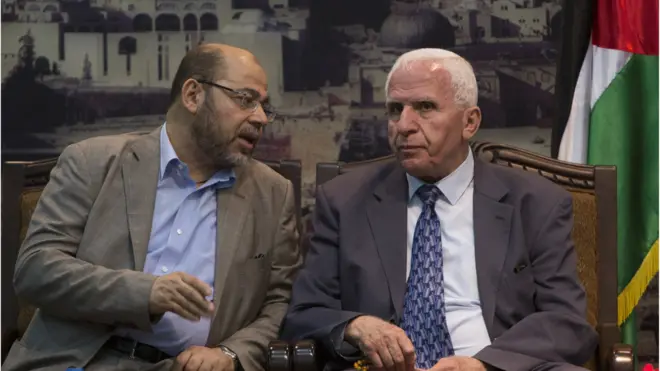 عزام الأحمد وموسى أبو مرزوق في لقاء في غزة عام 2014