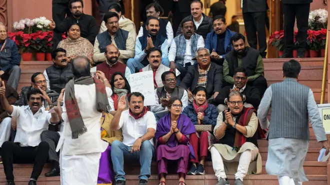 सांसदों का निलंबन