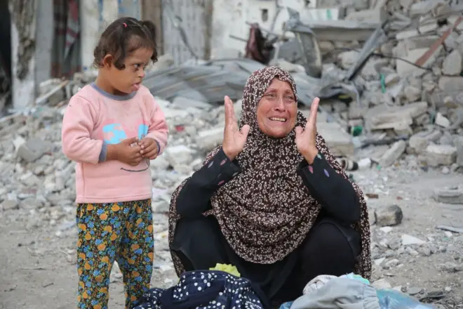 تتزايد الدعوات المطالبة بضرورة تدخل المجتمع الدولي لوقف نزيف الدماء في غزة.