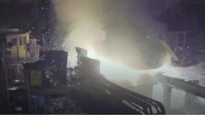 ایرانی پلانٹ پر سائبر حملہ: کیا اب ہیکنگ ڈیجیٹل دنیا سے نکل کر حقیقی دنیا میں نقصان پہنچائے گی؟