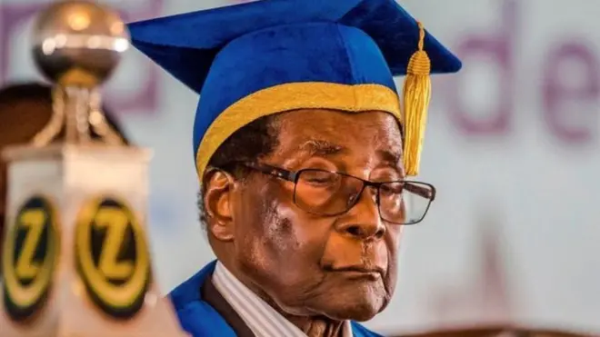 军队接管津巴布韦后，穆加贝出席毕业典礼，让不少人感到惊讶