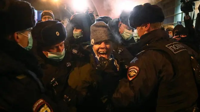 ОМОН, Бузова и "Мандаринка": как в Москве встречали Алексея Навального