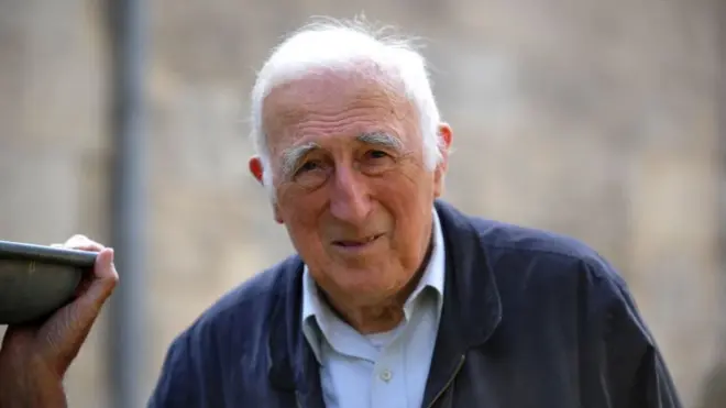 Jean Vanier bara 1964 dhaabbata L'Arche hundeessan