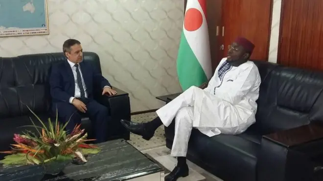 M. Yacoubou déclare avoir notifié au diplomate libyen que "tout doit être mis en oeuvre pour faire cesser cette ignominie" dont les "auteurs" doivent être "sanctionnés".