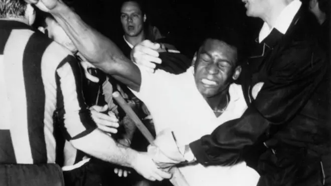 Pelé no tuvo muchas expulsiones en su carrera, pero fue un jugador temperamental.