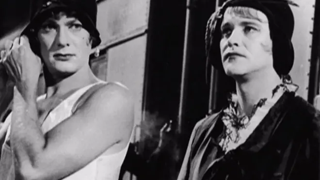 Una Eva y dos Adanes