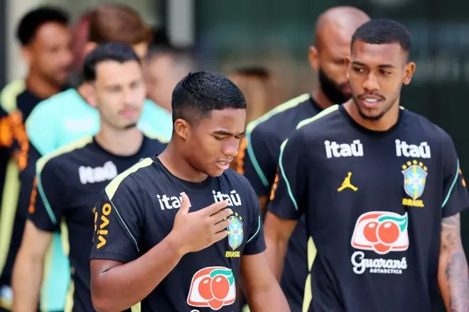 Endrick em treino