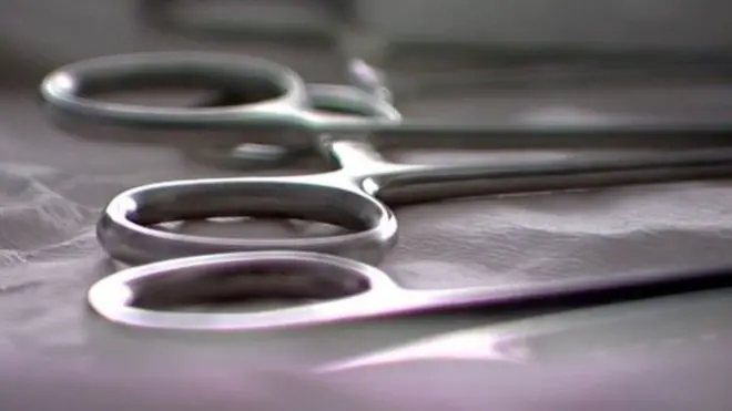 L'excision est pratiquée en Ouganda malgré son interdiction par la loi.