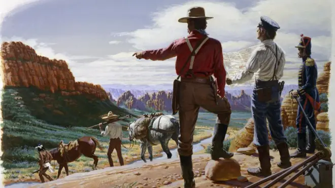 Ilustración de época que muestra a tres hombres con botas en un promontorio. Uno sujeta unos planos. El de la derecha viste uniforme militar y porta un sable. El de la izquierda apunta con el dedo a la depresión en la que dos hombres tiran de dos caballos. 