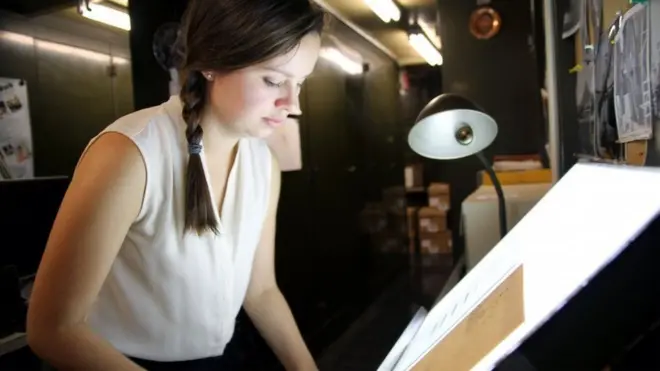 Lindsay Smith Zrull y su equipo ya han logrado identificar los nombres de 130 mujeres que hicieron contribuciones valiosas en el campo de la astronomía.