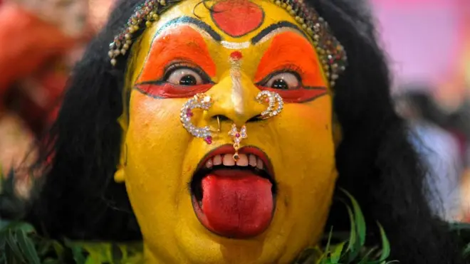 దేవాలయాల్లో మద్యం