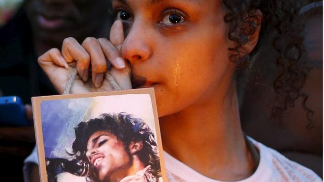 Julya Baer, 30, cries at a vigil to celebrate the life and music of deceased musician Prince in Los Angeles, California, U.S., April 21, 2016