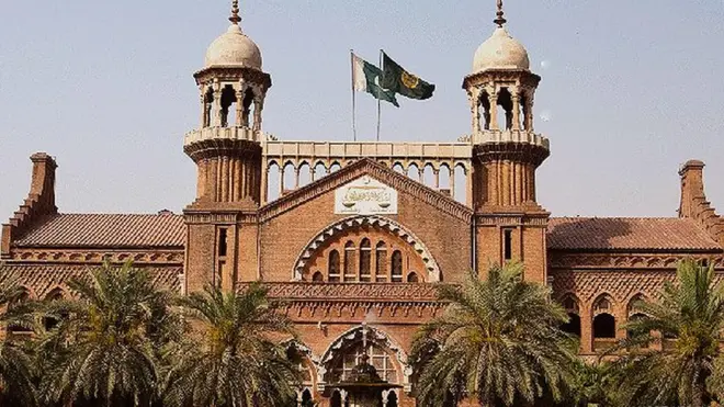 چیف جسٹس لاہور ہائی کورٹ جسٹس منصور علی شاہ نے درخواست پر ابتدائی سماعت کے بعد وفاقی حکومت کو آئندہ ماہ جواب پیش کرنے کی ہدایت کی ہے۔