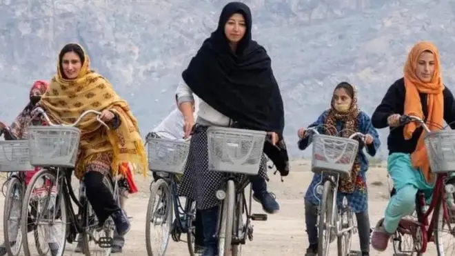 लड़कियों का साइकिल कैंप