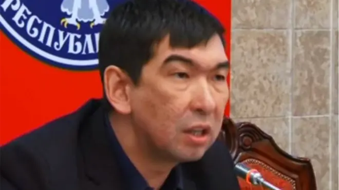 Азиз Суракматов Жогорку Кеңештин, Бишкек шаардык кеңештин депутаты болгон, шаардык кеңешти башкарган.